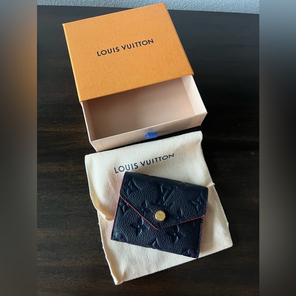 Black with red trim wallet, never used - Picture 3 of 4